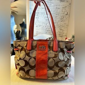 Coach Chelsea Women’s Shoulder Bag with matching small purse. Pre-loved. 2 for 1